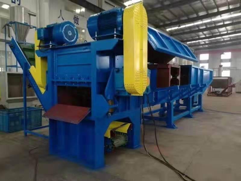 撕碎機設備加快回收行業發展